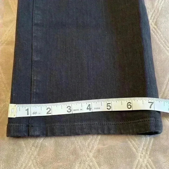 L.L. Bean Classic Fit Woman’s Black Denim Pull On Jeans.  Size 16. - Picture 10 of 10